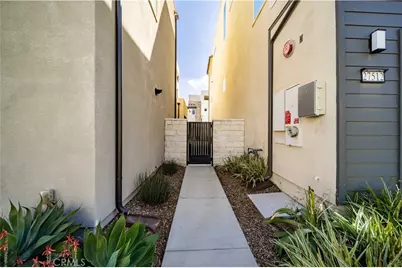 27516 Golden Currant Place, Valencia, CA 91381 - Photo 47