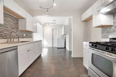 17329 Burbank Boulevard, Encino, CA 91316 - Photo 43