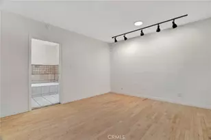 17329 Burbank Blvd, Encino, CA 91316 - Photo 35