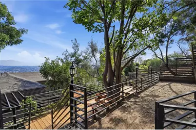 611 Cross Avenue, Los Angeles, CA 90065 - Photo 31