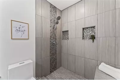 17008 Hartland St, Lake Balboa, CA 91406 - Photo 17