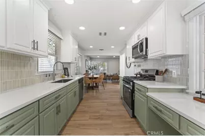 17008 Hartland St, Lake Balboa, CA 91406 - Photo 11