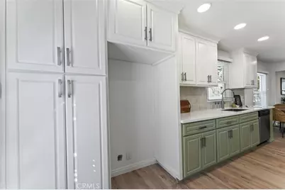 17008 Hartland St, Lake Balboa, CA 91406 - Photo 9