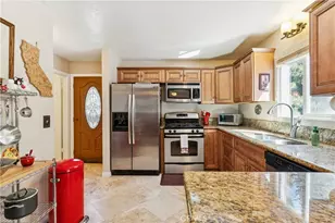 460 Pioneer Rd, Lake Arrowhead, CA 92352 - Photo 11