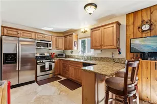 460 Pioneer Rd, Lake Arrowhead, CA 92352 - Photo 11