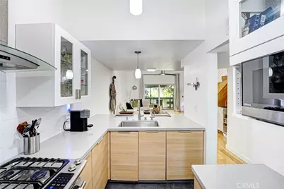 7050 Shoup Avenue, Canoga Park, CA 91303 - Photo 3