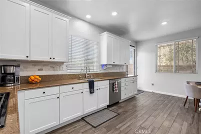 19904 Holly Drive, Saugus, CA 91350 - Photo 15