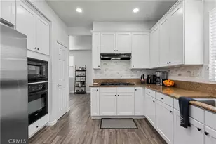 19904 Holly Dr, Saugus, CA 91350 - Photo 13