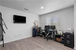 19904 Holly Dr, Saugus, CA 91350 - Photo 21