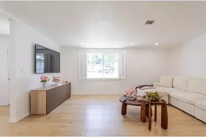 22459 Guadilamar Drive, Saugus, CA 91350 - Photo 9