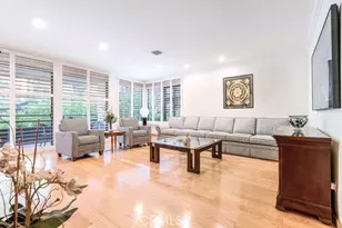 4765 Park Encino Ln, Encino, CA 91436 - Photo 3