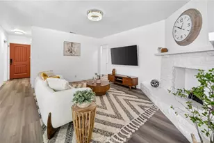 22647 Clarendon St, Woodland Hills, CA 91367 - Photo 7