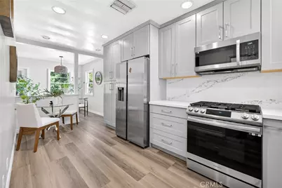 22647 Clarendon St, Woodland Hills, CA 91367 - Photo 13