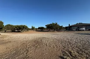 8170 Coyote, Oak Hills, CA 92344 - Photo 25