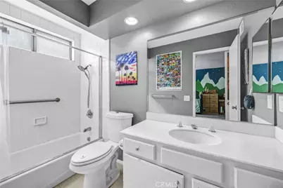 984 W Riverside Drive, Burbank, CA 91506 - Photo 27