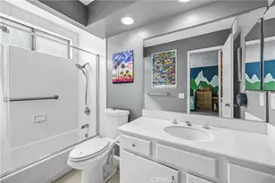 984 W Riverside Dr, Burbank, CA 91506 - Photo 27