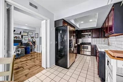 984 W Riverside Drive, Burbank, CA 91506 - Photo 17