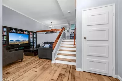 984 W Riverside Drive, Burbank, CA 91506 - Photo 7