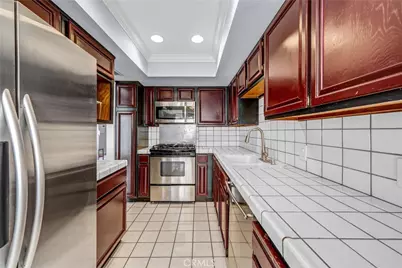 984 W Riverside Drive, Burbank, CA 91506 - Photo 13