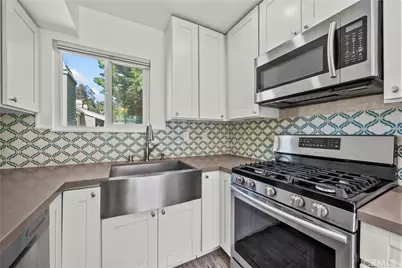 22117 Burbank #5, Woodland Hills, CA 91367 - Photo 17