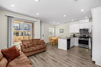 22886 Concord, Saugus, CA 91350 - Photo 5