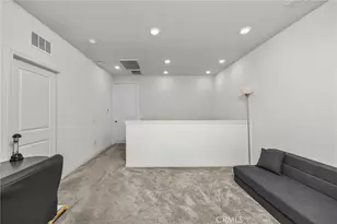 22886 Concord, Saugus, CA 91350 - Photo 17