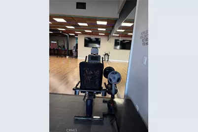 19564 S Ventura Boulevard, Tarzana, CA 91356 - Photo 9