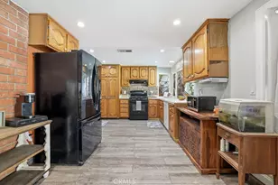 29223 Flowerpark Dr, Canyon Country, CA 91387 - Photo 9