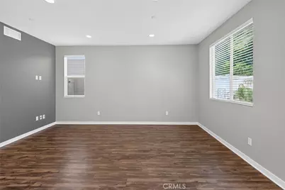 10250 Angel Lane, Pacoima, CA 91331 - Photo 11