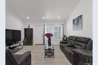 11350 Foothill Boulevard #15, Sylmar, CA 91342 - Photo 3