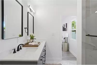 17721 Burbank, Encino, CA 91316 - Photo 23