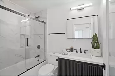 17721 Burbank, Encino, CA 91316 - Photo 41