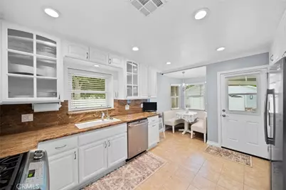 22907 Leonora, Woodland Hills, CA 91367 - Photo 9