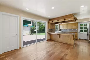 5220 Collier Pl, Woodland Hills, CA 91364 - Photo 17