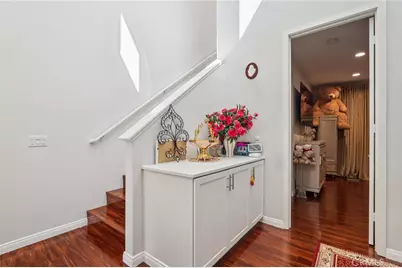 13225 Victory Boulevard, Los Angeles, CA 91401 - Photo 11