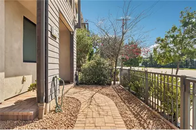 13225 Victory Boulevard, Los Angeles, CA 91401 - Photo 27