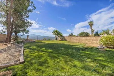20426 Ermine, Canyon Country, CA 91351 - Photo 5