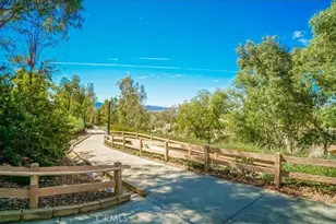 23325 Cuestport Dr, Valencia, CA 91354 - Photo 33