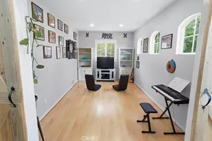 23325 Cuestport Dr, Valencia, CA 91354 - Photo 9