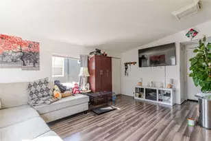 7560 Woodman Pl, Van Nuys, CA 91405 - Photo 7