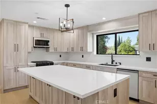 8542 De Celis Pl, North Hills, CA 91343 - Photo 9