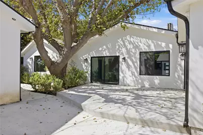 8542 De Celis Pl, North Hills, CA 91343 - Photo 3