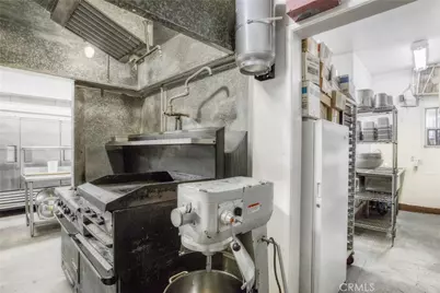 7235 Owensmouth, Canoga Park, CA 91303 - Photo 11