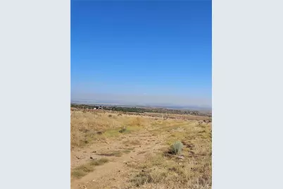 116 E Street East, Juniper Hills, CA 93543 - Photo 3