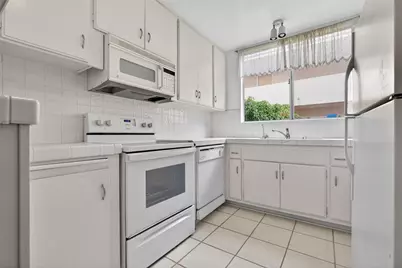 5429 Newcastle #204, Encino, CA 91316 - Photo 11