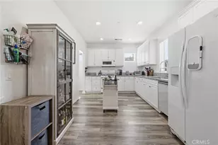 27471 Poppy Ct, Saugus, CA 91350 - Photo 9