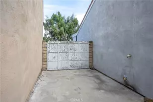 27440 Annette Jo Cir, Saugus, CA 91350 - Photo 23