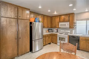 27440 Annette Jo Cir, Saugus, CA 91350 - Photo 9