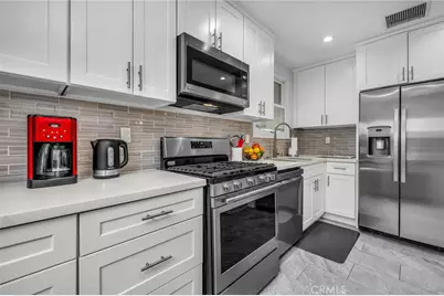 6913 Columbus Avenue, Van Nuys, CA 91405 - Photo 9