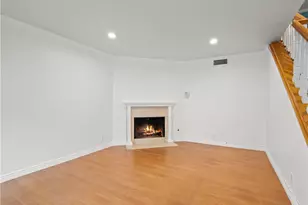 18411 Hatteras Street, Tarzana, CA 91356 - Photo 3